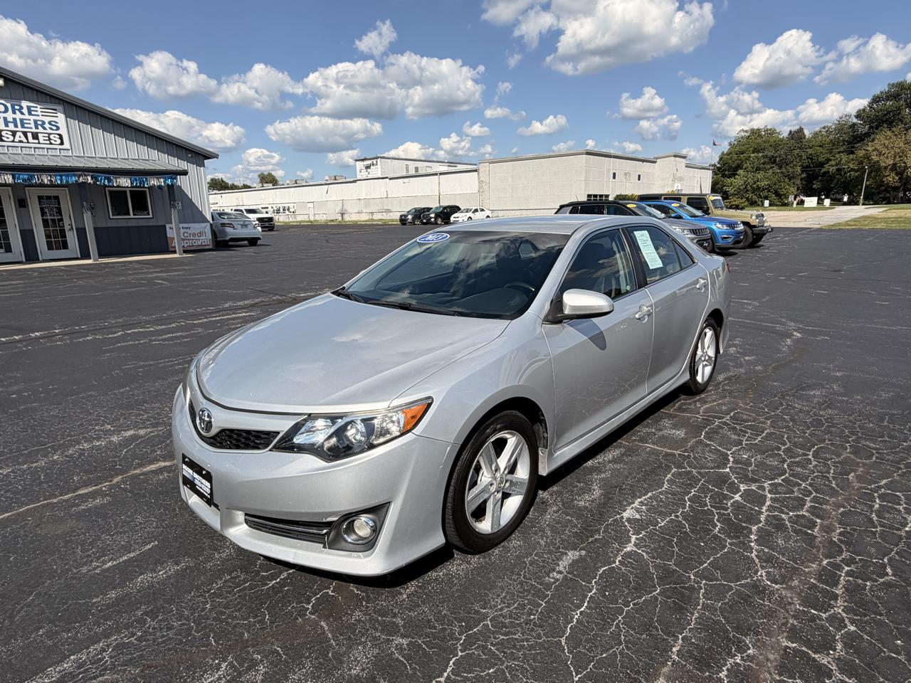 Toyota Camry 4dr Sdn I4 Auto XLE (Natl) 2013