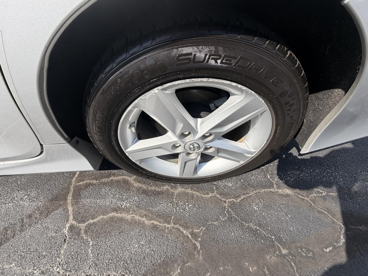 Toyota Camry 4dr Sdn I4 Auto XLE (Natl) 2013