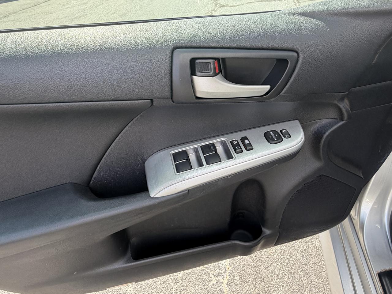 Toyota Camry 4dr Sdn I4 Auto XLE (Natl) 2013