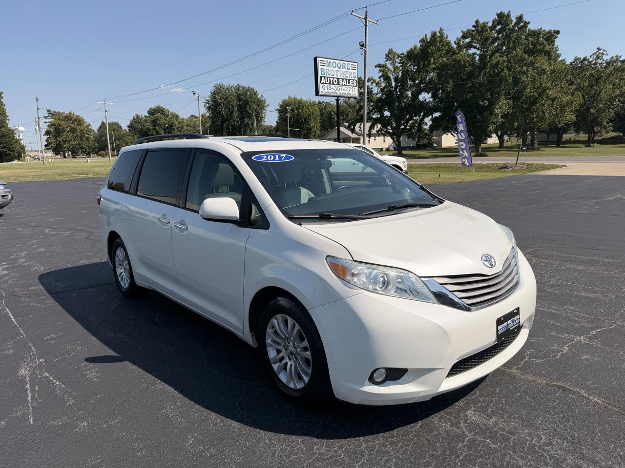 2017 Toyota Sienna XLE Auto Access Seat FWD 7-Passenger (Natl)