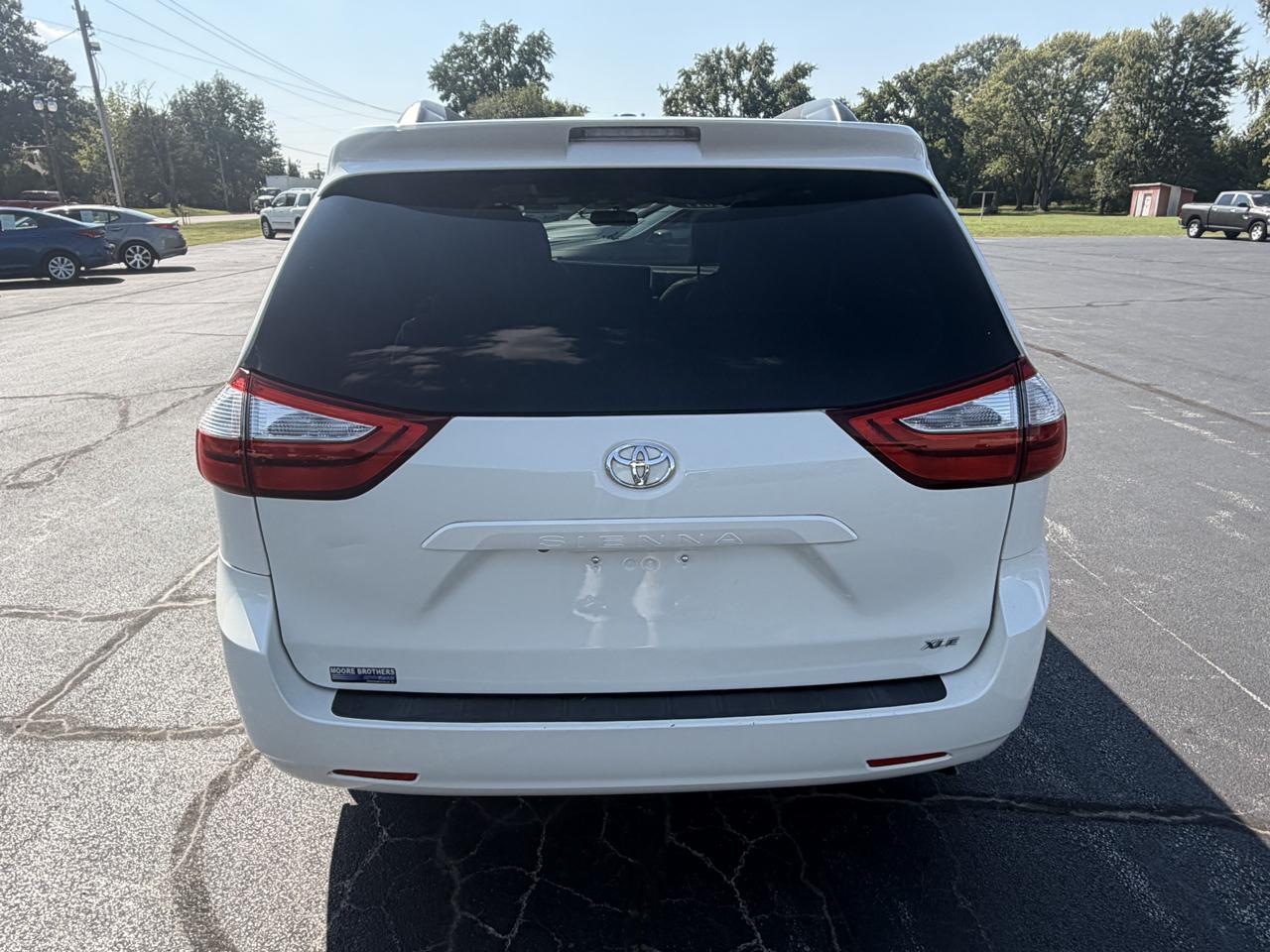 Toyota Sienna XLE Auto Access Seat FWD 7-Passenger (Natl) 2017