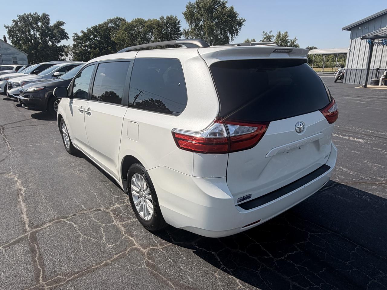 Toyota Sienna XLE Auto Access Seat FWD 7-Passenger (Natl) 2017