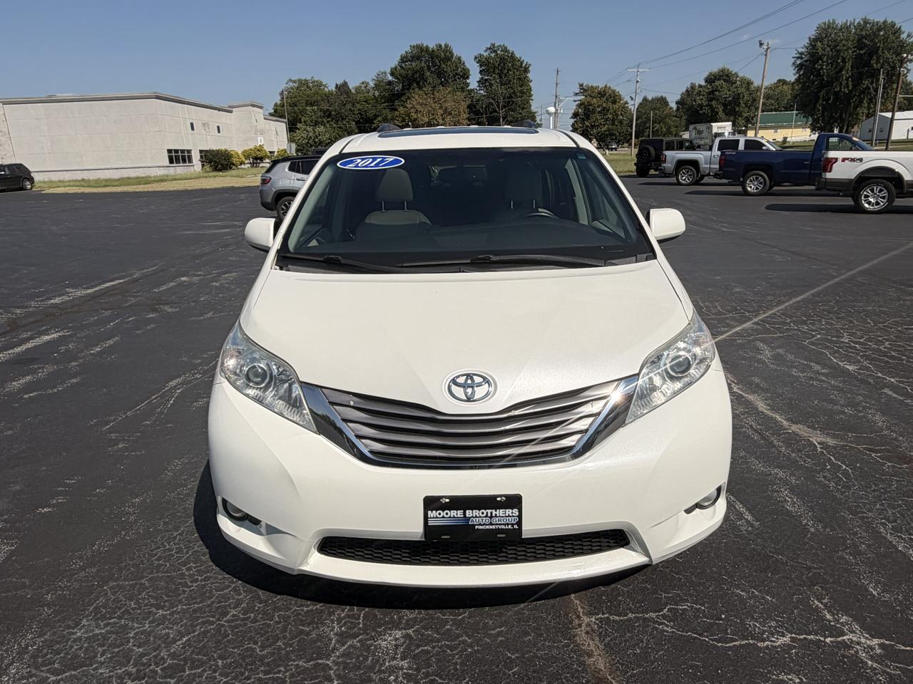 Toyota Sienna XLE Auto Access Seat FWD 7-Passenger (Natl) 2017