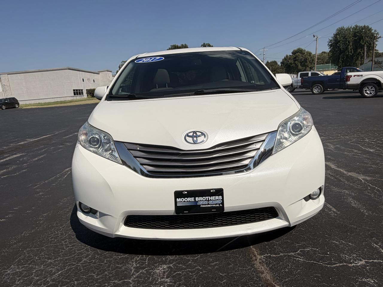 Toyota Sienna XLE Auto Access Seat FWD 7-Passenger (Natl) 2017