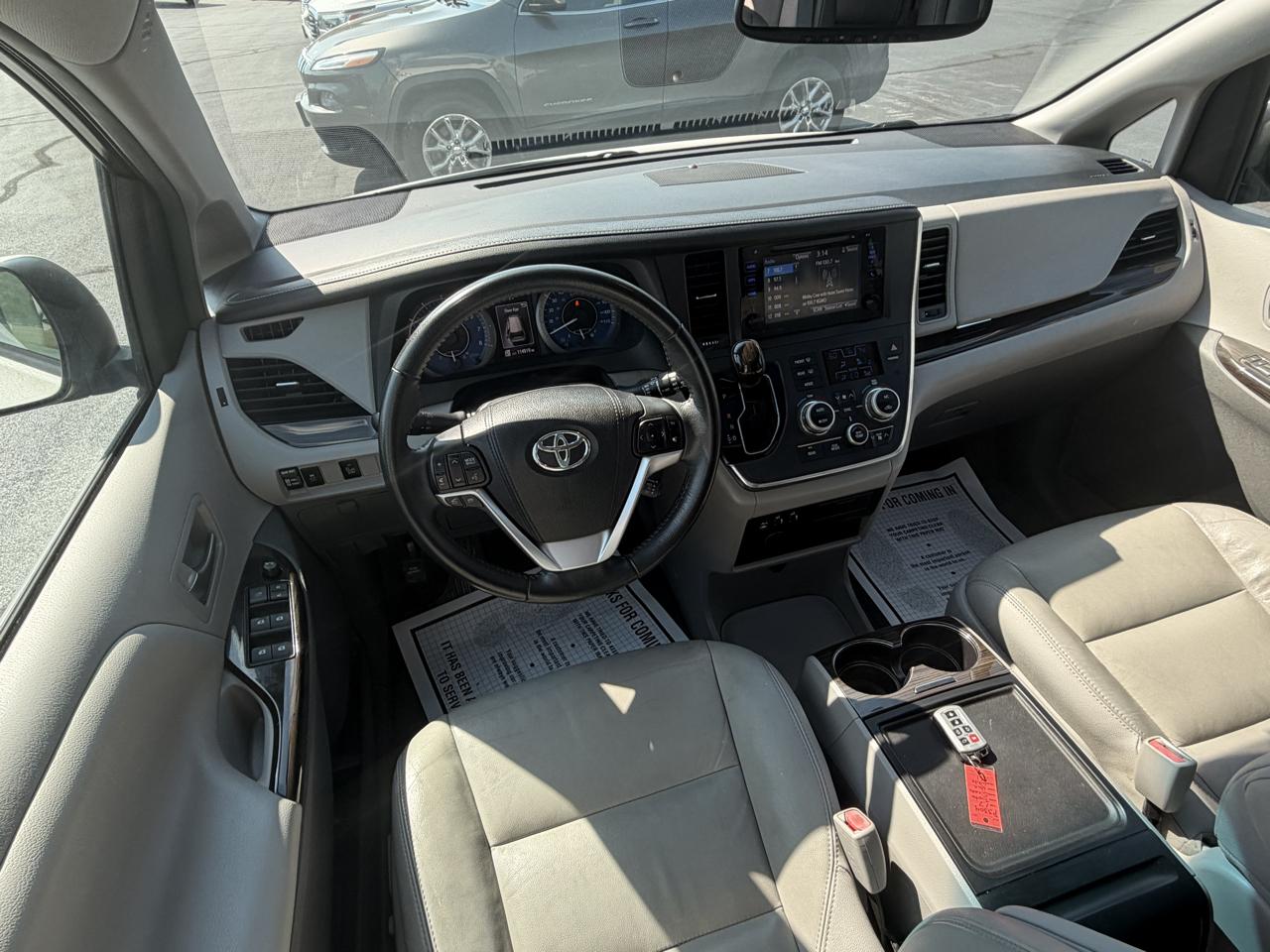 Toyota Sienna XLE Auto Access Seat FWD 7-Passenger (Natl) 2017