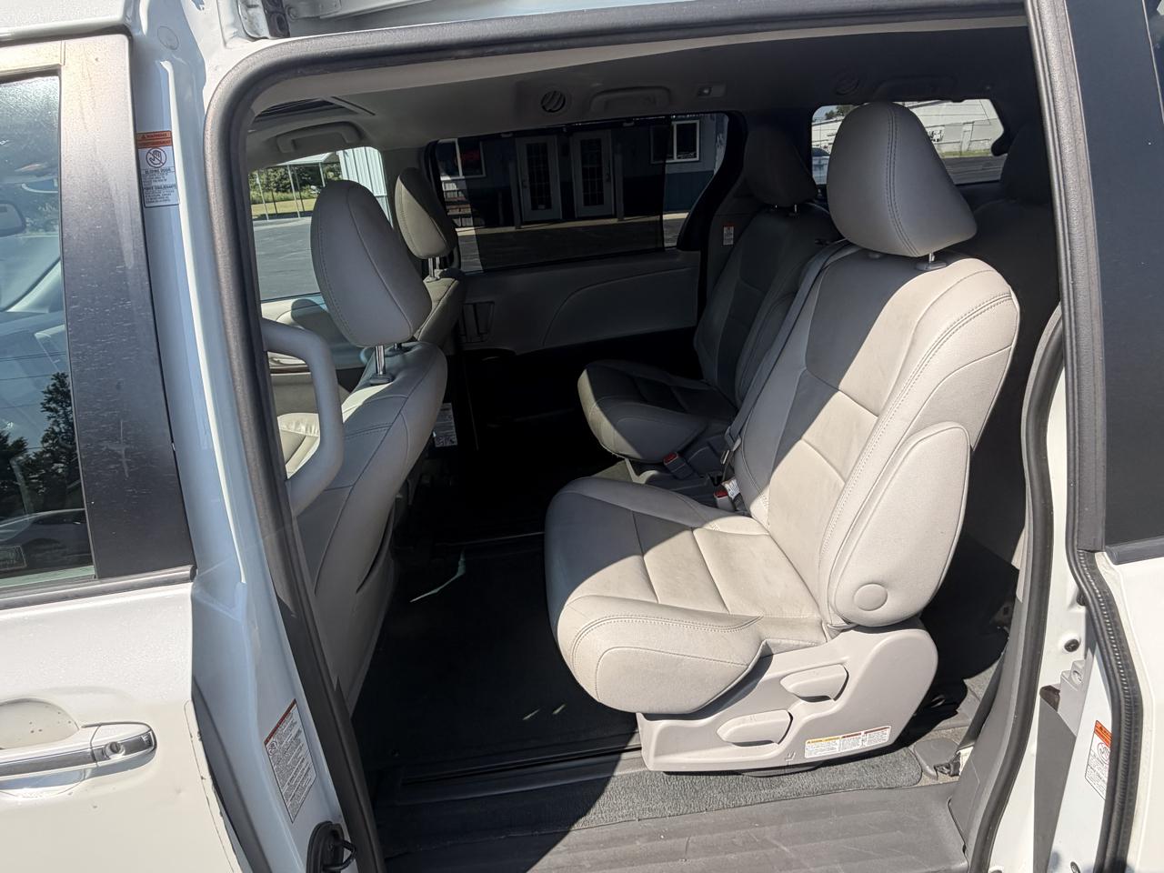 Toyota Sienna XLE Auto Access Seat FWD 7-Passenger (Natl) 2017