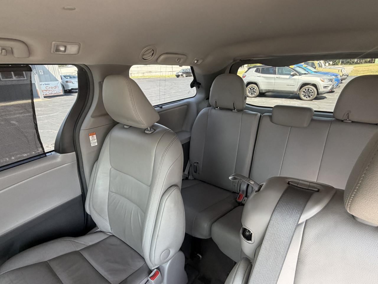 Toyota Sienna XLE Auto Access Seat FWD 7-Passenger (Natl) 2017