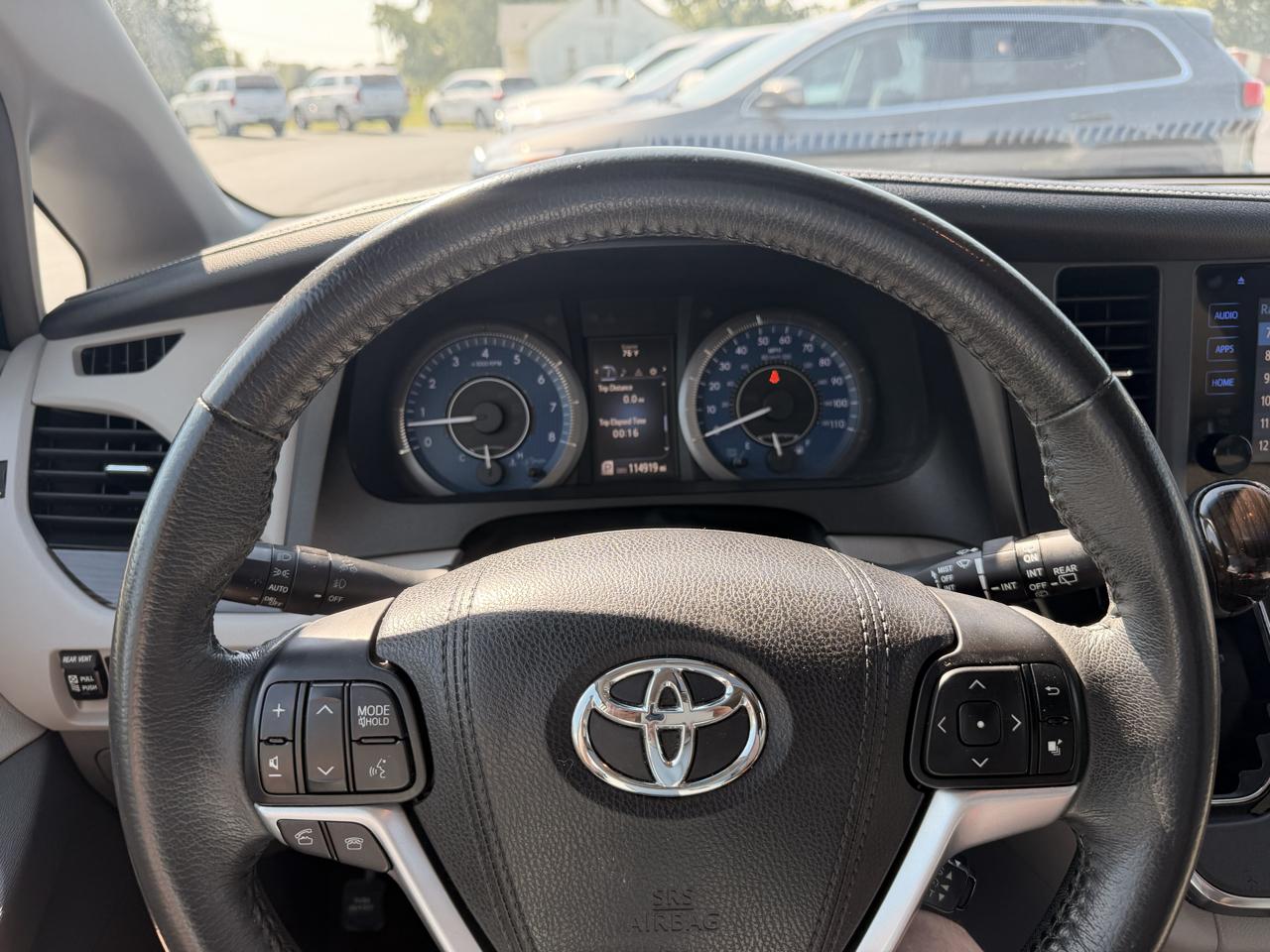 Toyota Sienna XLE Auto Access Seat FWD 7-Passenger (Natl) 2017