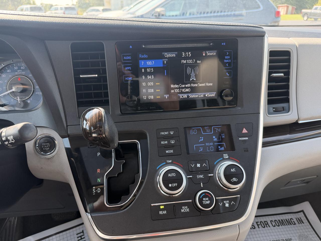 Toyota Sienna XLE Auto Access Seat FWD 7-Passenger (Natl) 2017