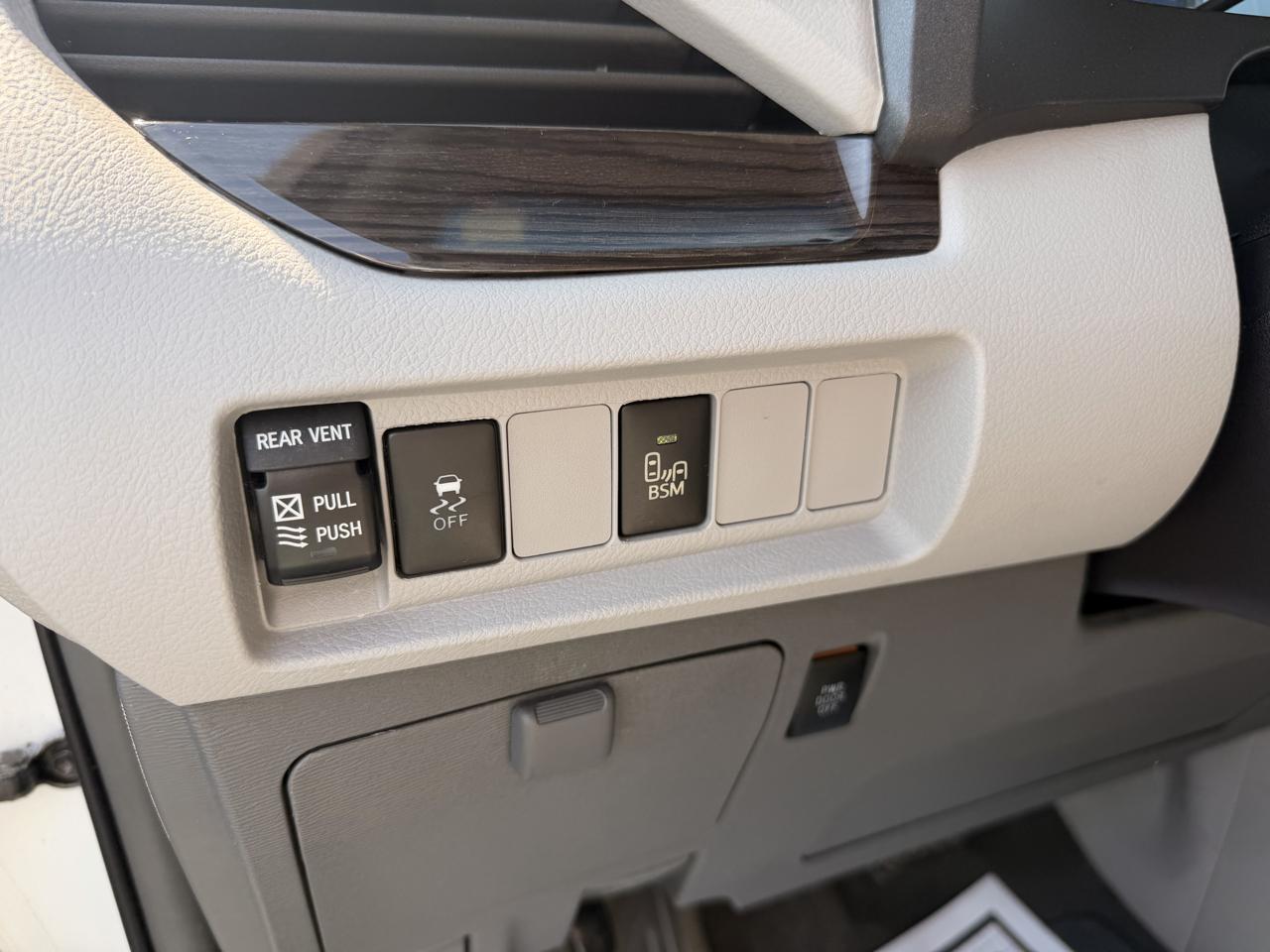 Toyota Sienna XLE Auto Access Seat FWD 7-Passenger (Natl) 2017