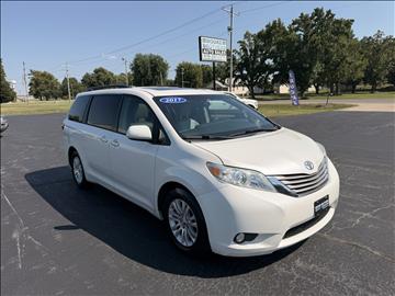 2017 Toyota Sienna XLE Auto Access Seat FWD 7-Passenger (Natl)
