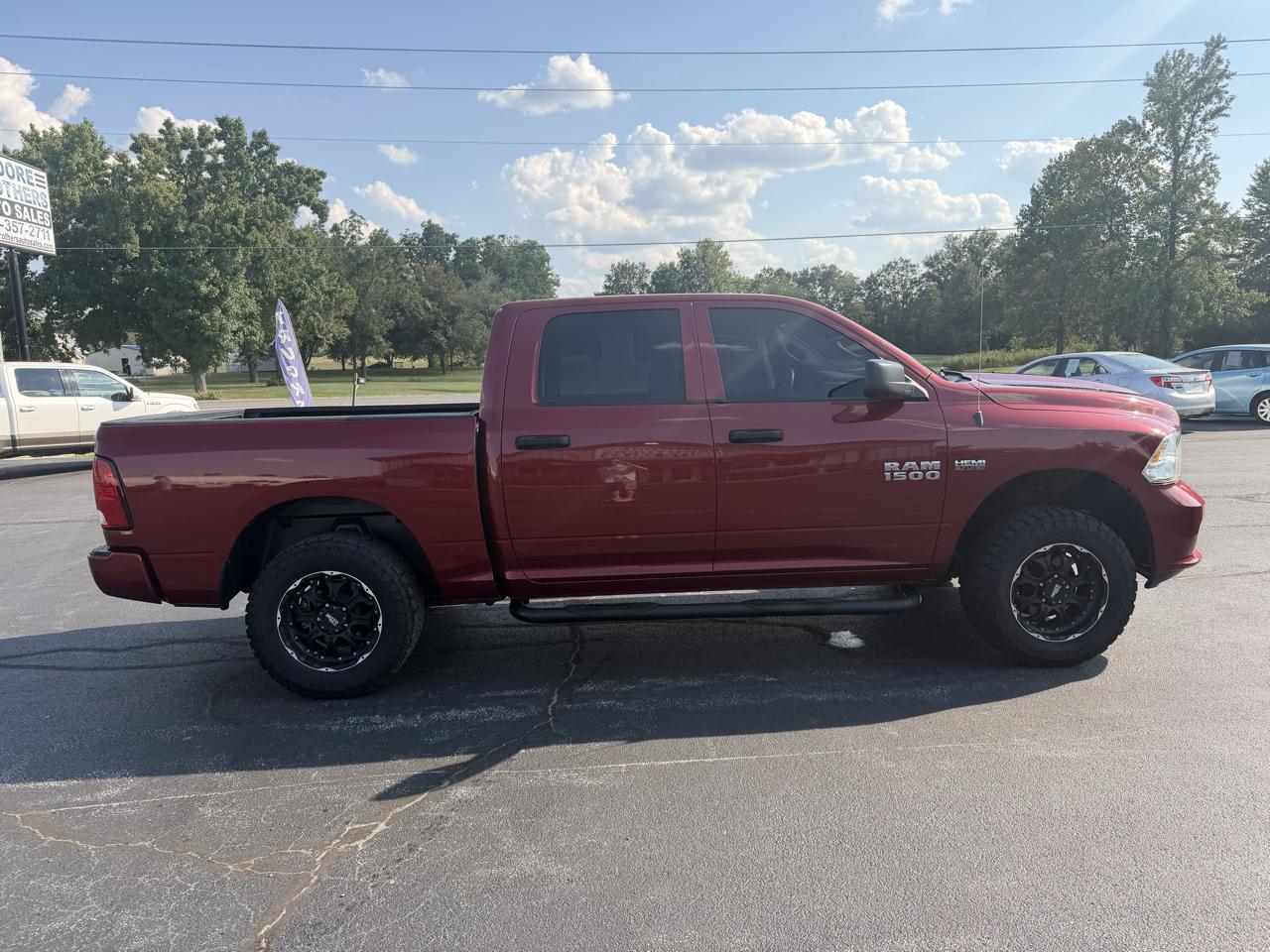 RAM 1500 4WD Crew Cab 140.5" Express 2014
