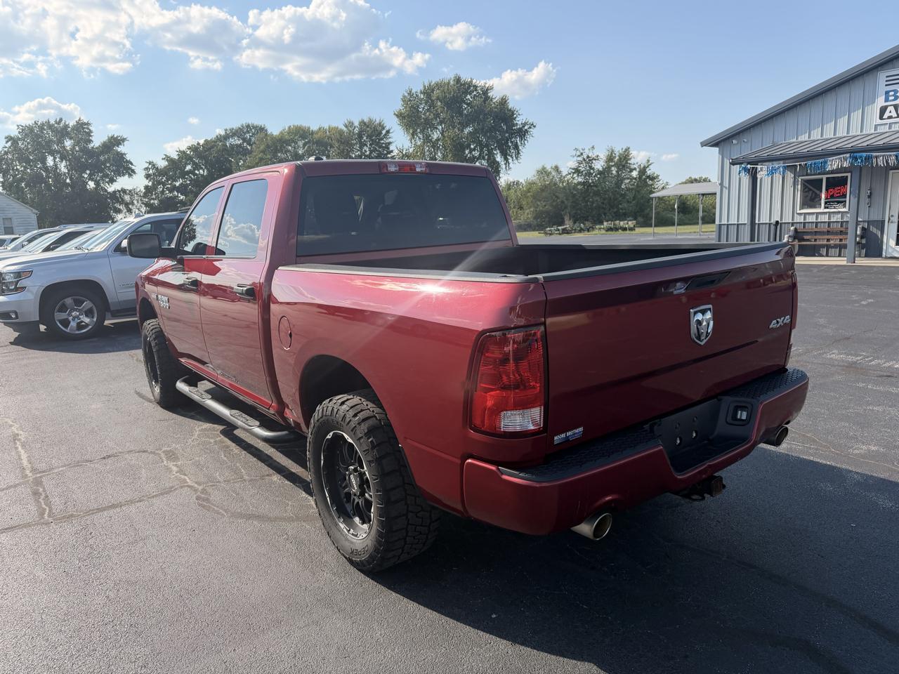 RAM 1500 4WD Crew Cab 140.5" Express 2014