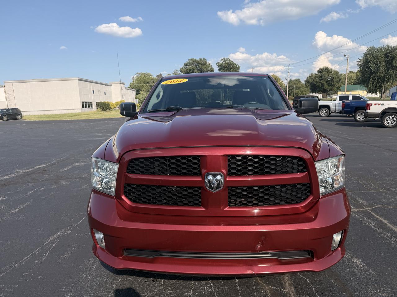 RAM 1500 4WD Crew Cab 140.5" Express 2014