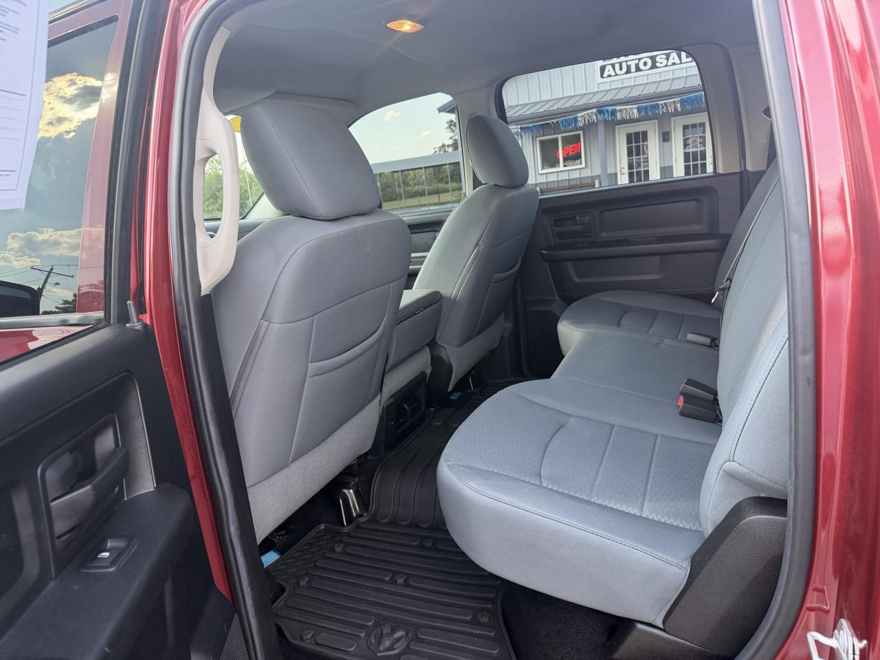 RAM 1500 4WD Crew Cab 140.5" Express 2014