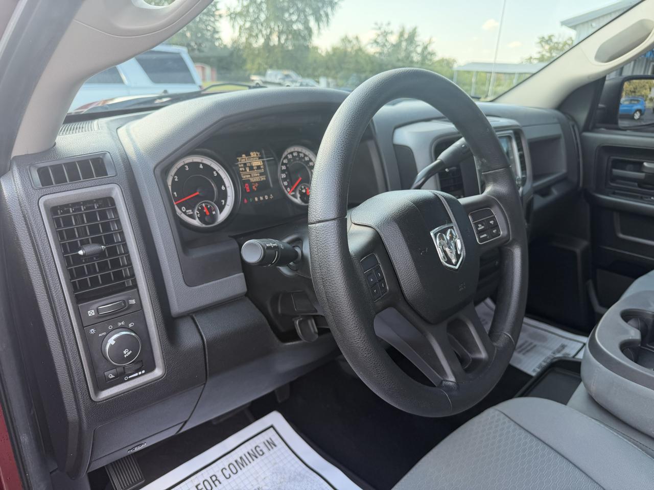 RAM 1500 4WD Crew Cab 140.5" Express 2014