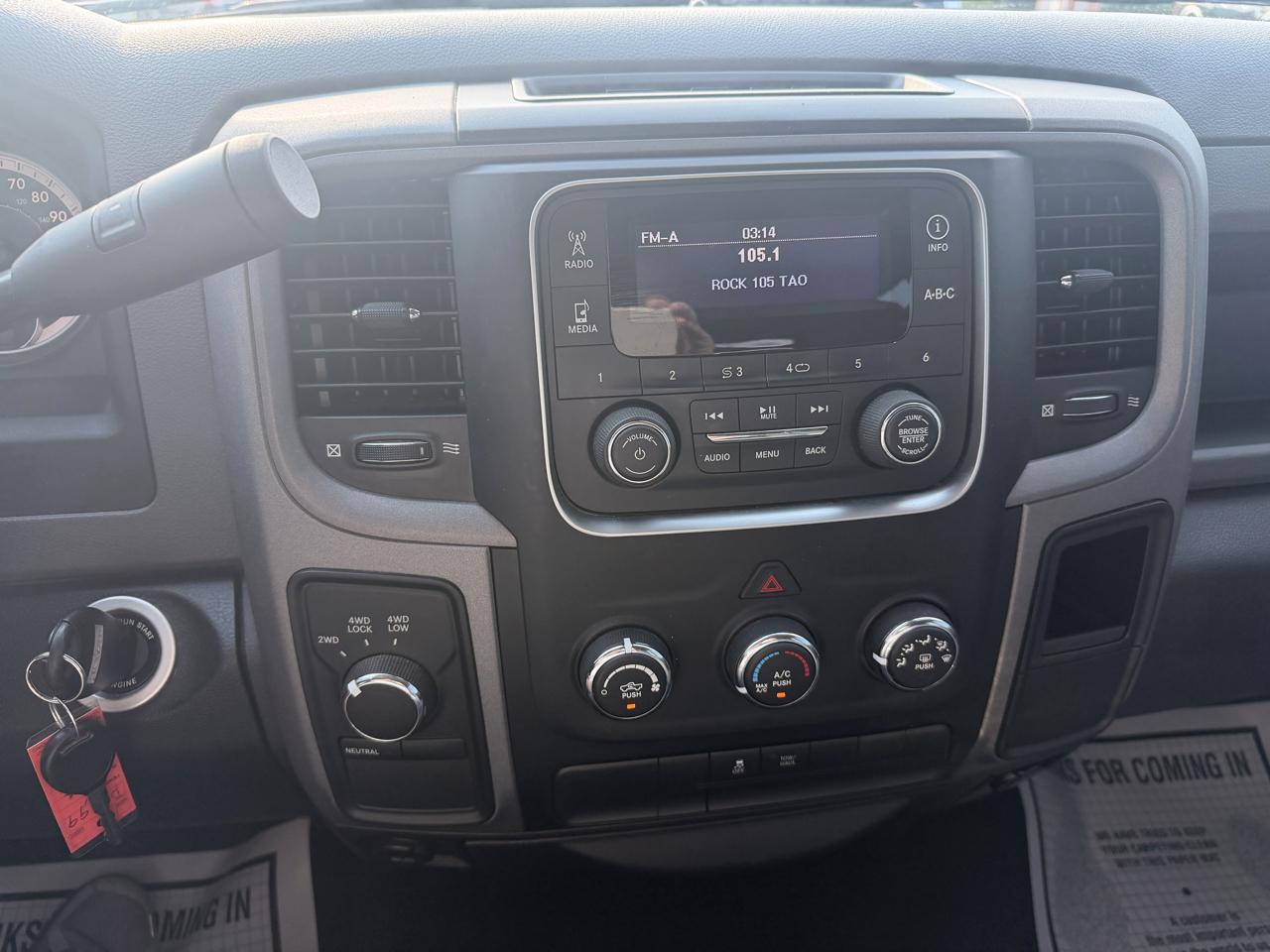 RAM 1500 4WD Crew Cab 140.5" Express 2014