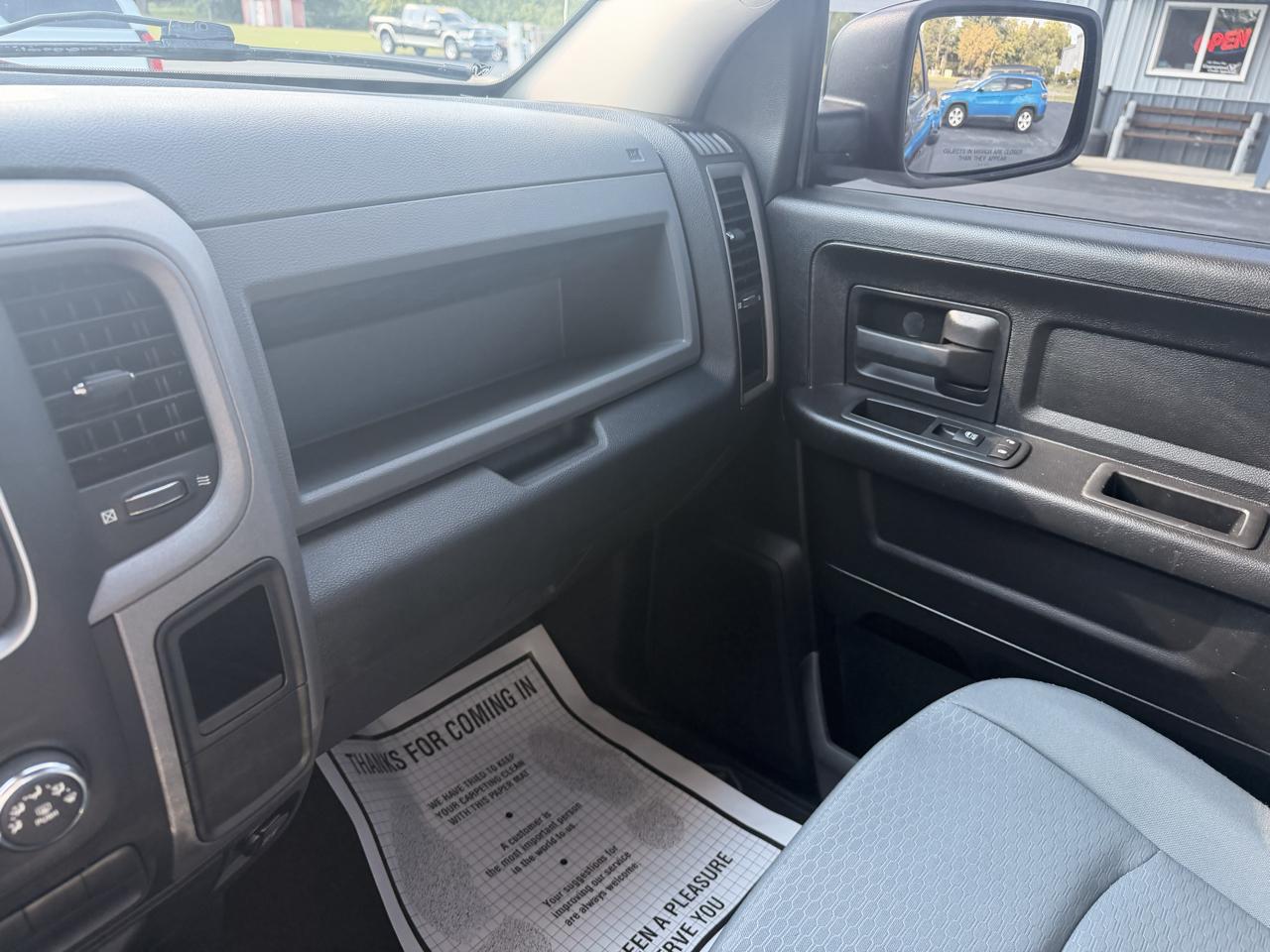 RAM 1500 4WD Crew Cab 140.5" Express 2014