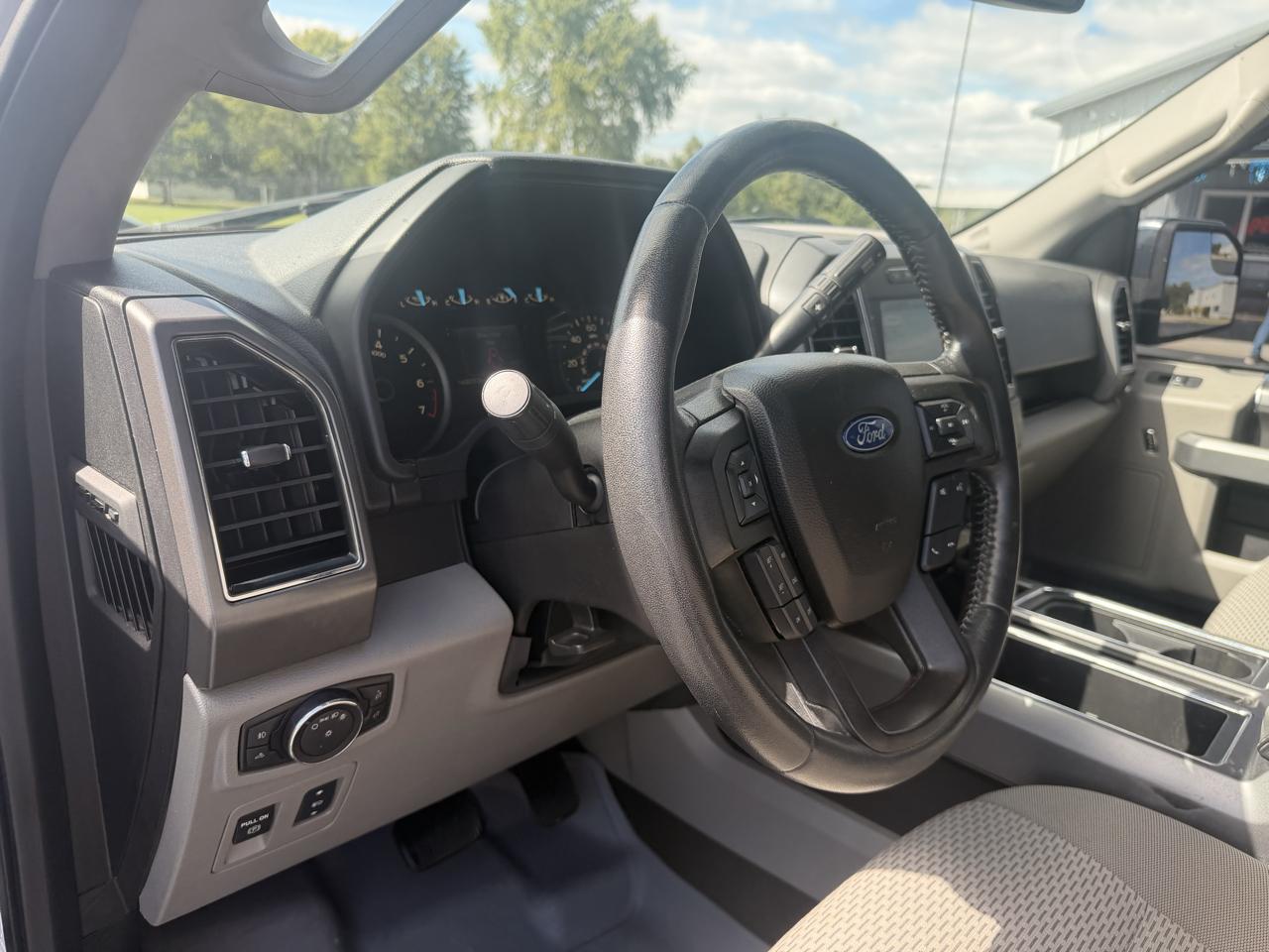 Ford F-150 SuperCrew 150" XLT 4WD 2018