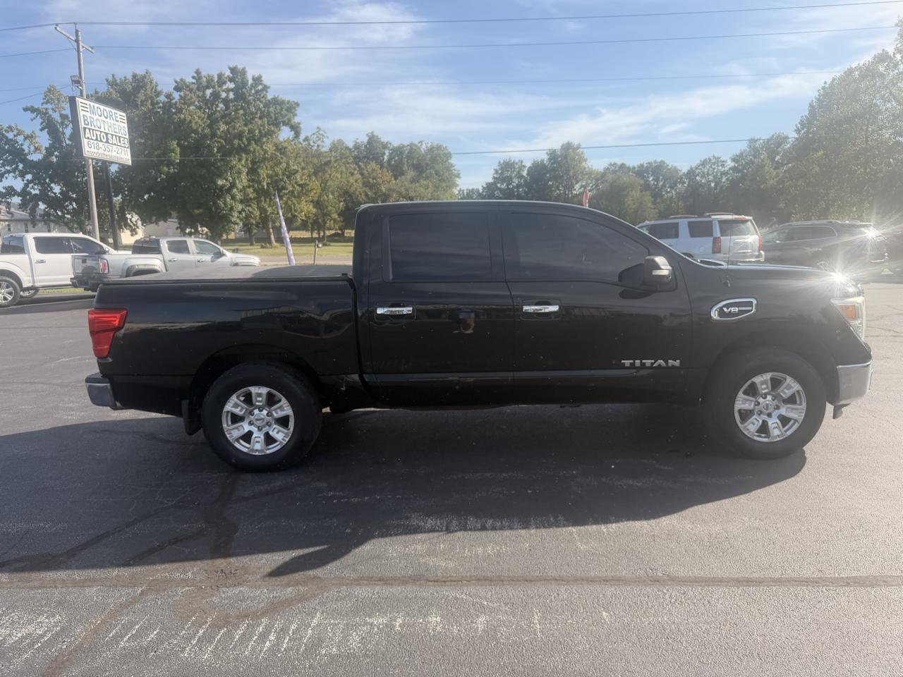 Nissan Titan 4x2 Crew Cab SV 2017
