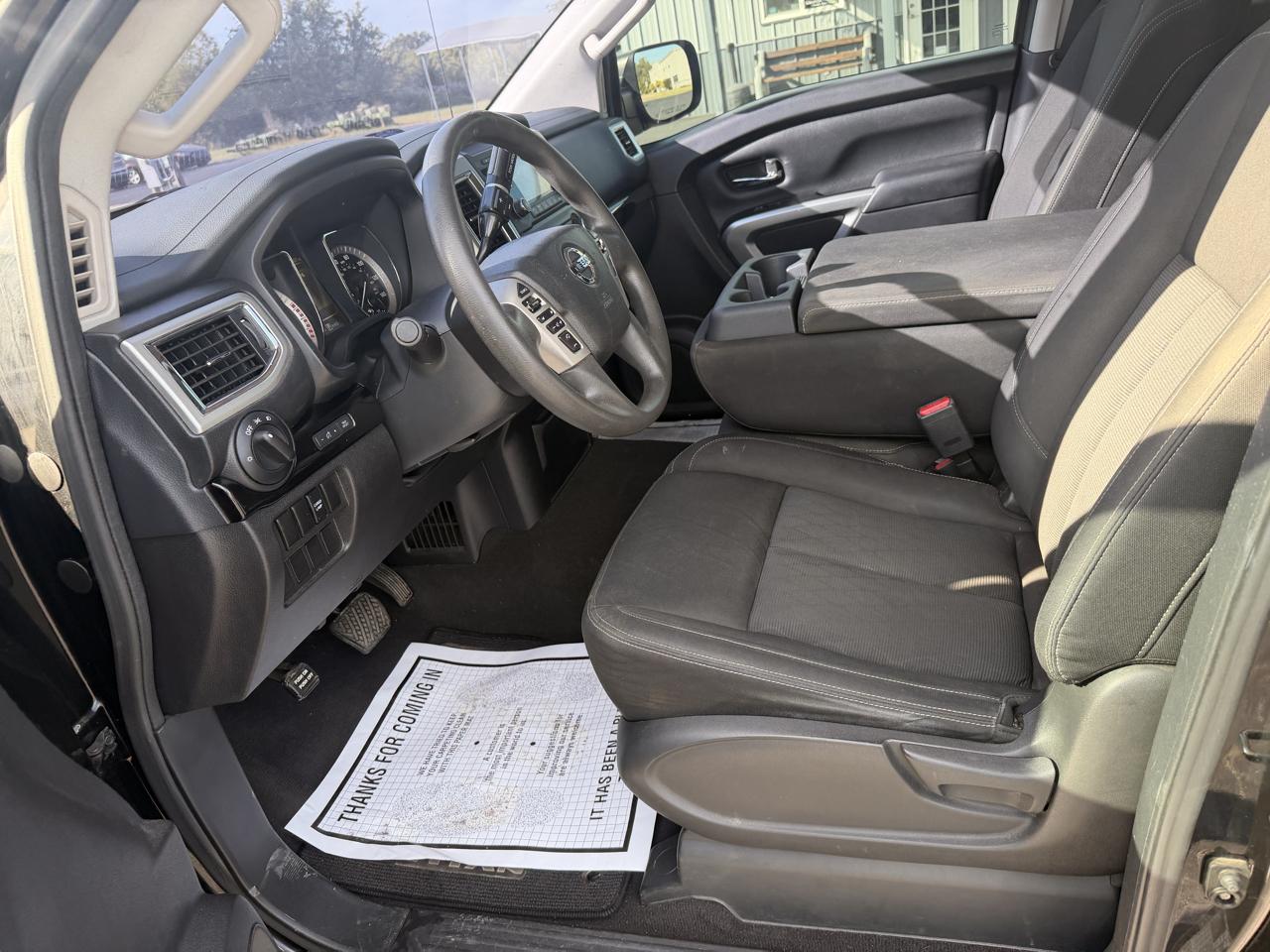 Nissan Titan 4x2 Crew Cab SV 2017