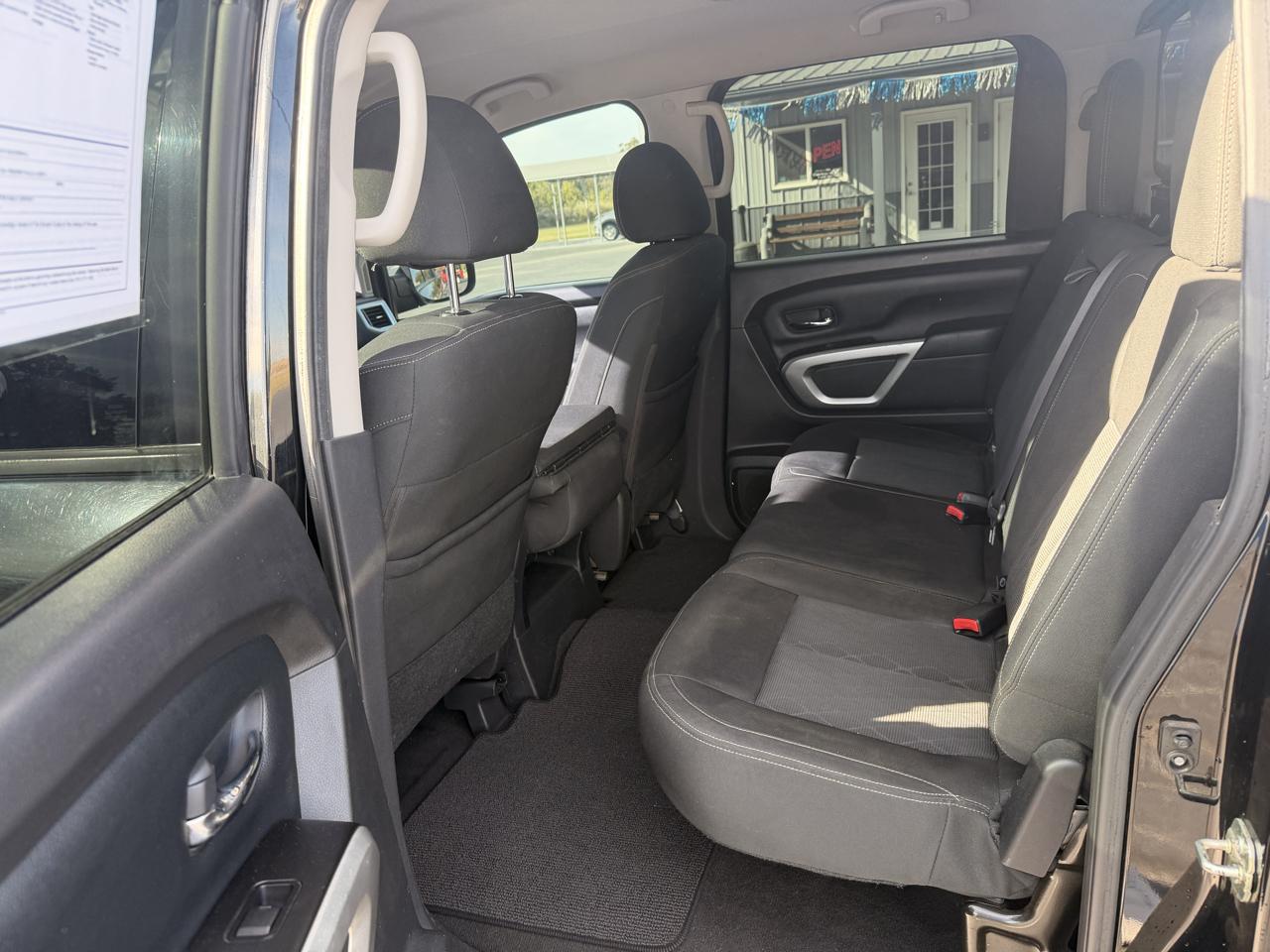 Nissan Titan 4x2 Crew Cab SV 2017