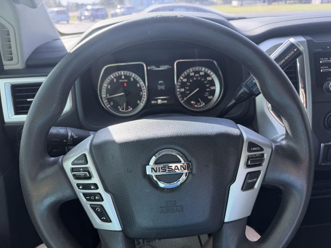 Nissan Titan 4x2 Crew Cab SV 2017