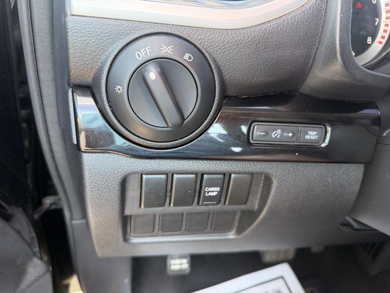 Nissan Titan 4x2 Crew Cab SV 2017