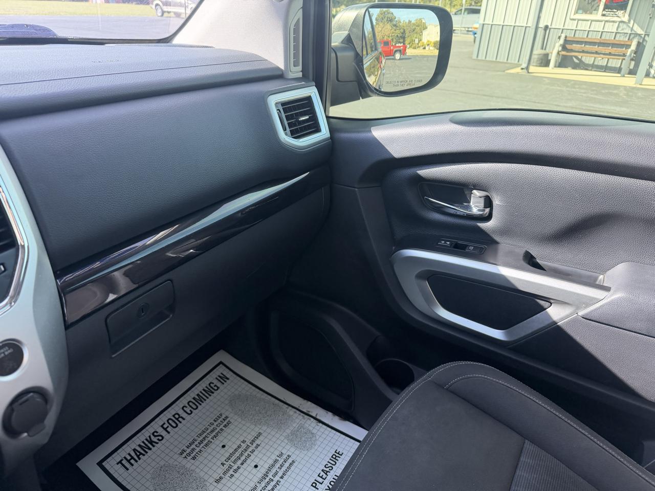 Nissan Titan 4x2 Crew Cab SV 2017
