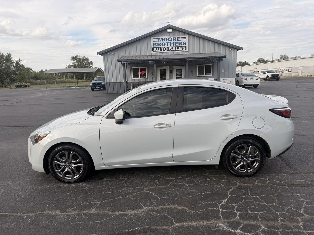 Toyota Yaris Sedan L Manual (Natl) 2019