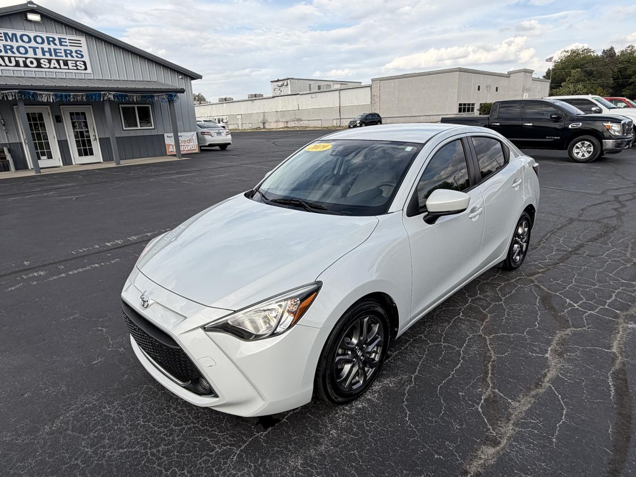 Toyota Yaris Sedan L Manual (Natl) 2019