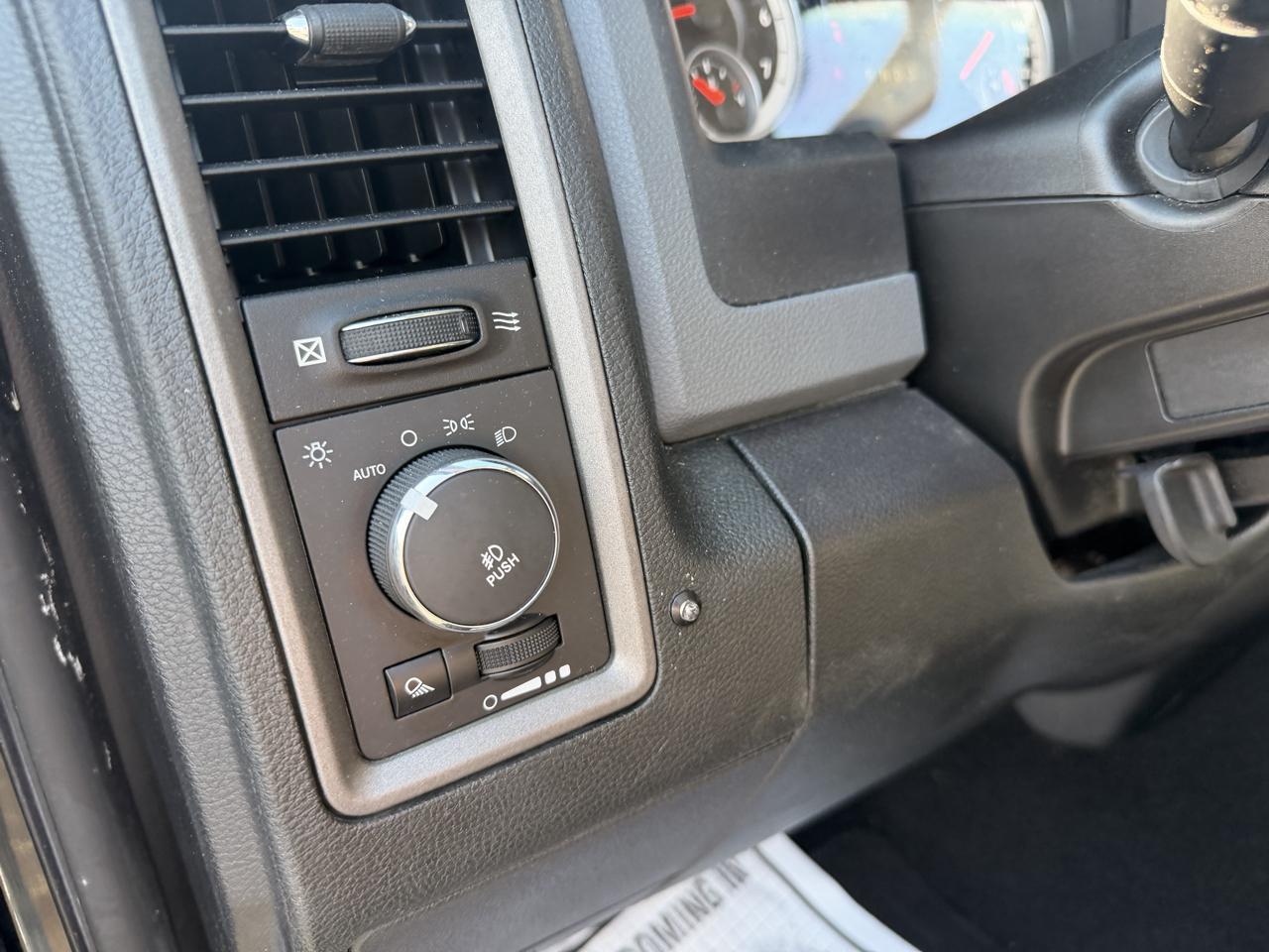 RAM 1500 2WD Quad Cab 140.5" Express 2014