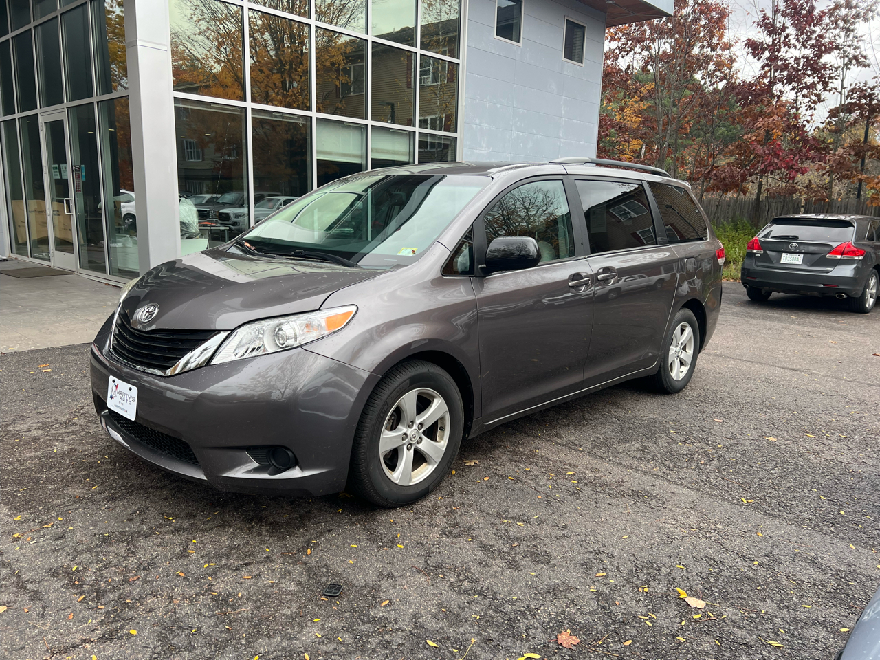 2014 Toyota Sienna LE's photo