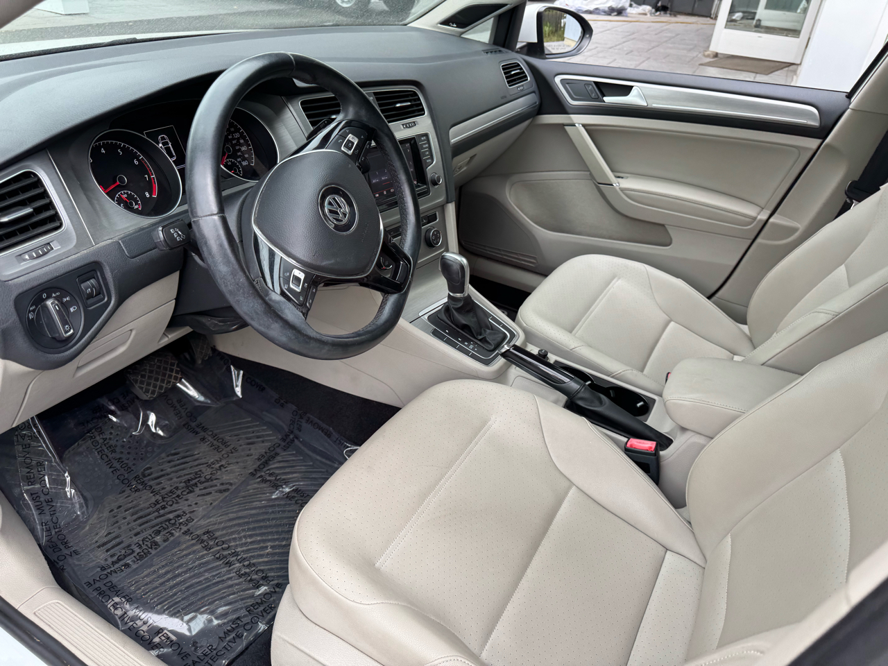 Volkswagen Golf SE 4D Hatchback 2015 Volkswagen Golf SE 4D Hatchback 2015