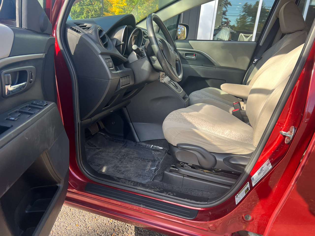 2012 Mazda Mazda5 Sport photo 2
