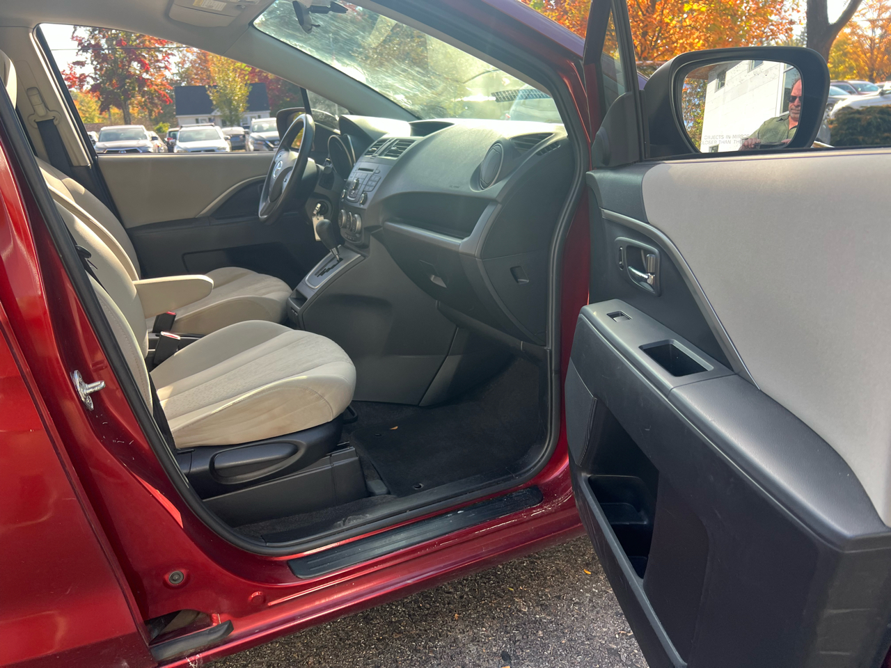 2012 Mazda Mazda5 Sport photo 7