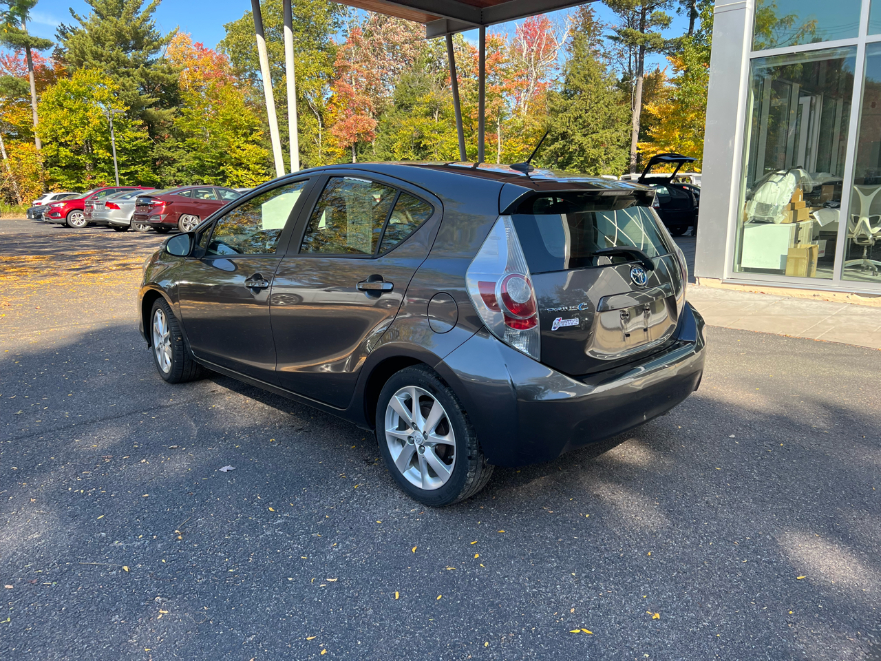 Toyota Prius c 4D Hatchback 2014 Toyota Prius c 4D Hatchback 2014