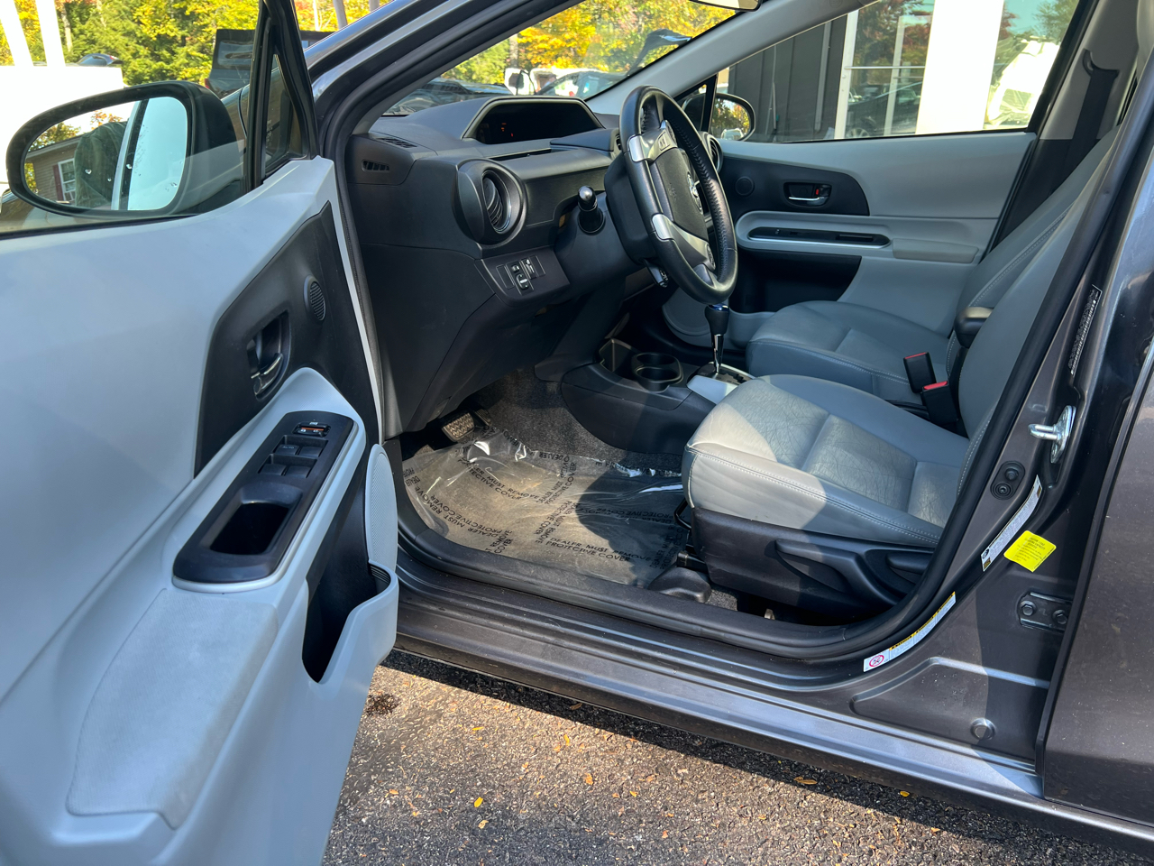 Toyota Prius c 4D Hatchback 2014 Toyota Prius c 4D Hatchback 2014