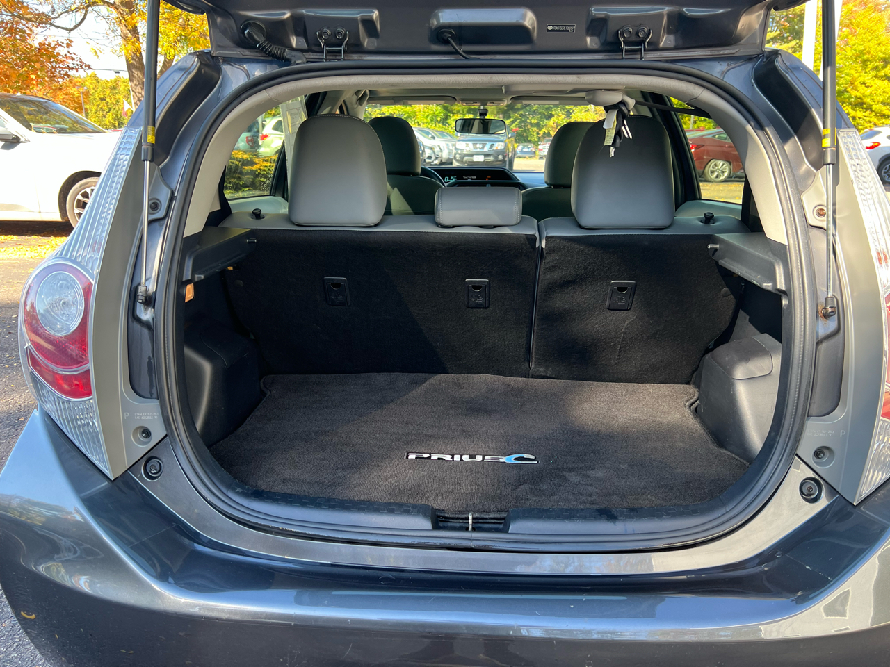 Toyota Prius c 4D Hatchback 2014 Toyota Prius c 4D Hatchback 2014