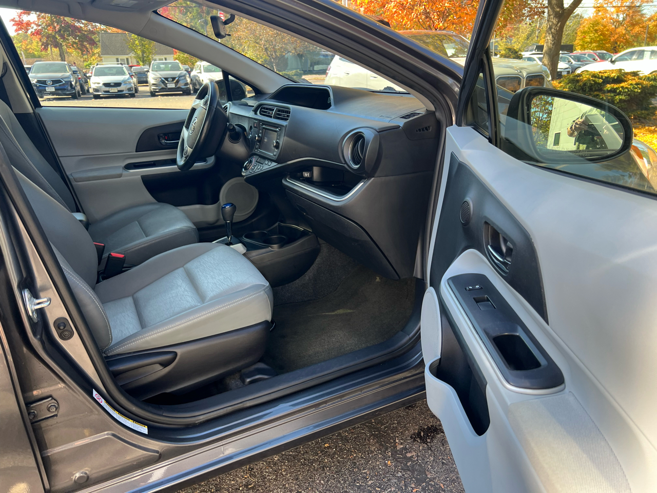 Toyota Prius c 4D Hatchback 2014 Toyota Prius c 4D Hatchback 2014