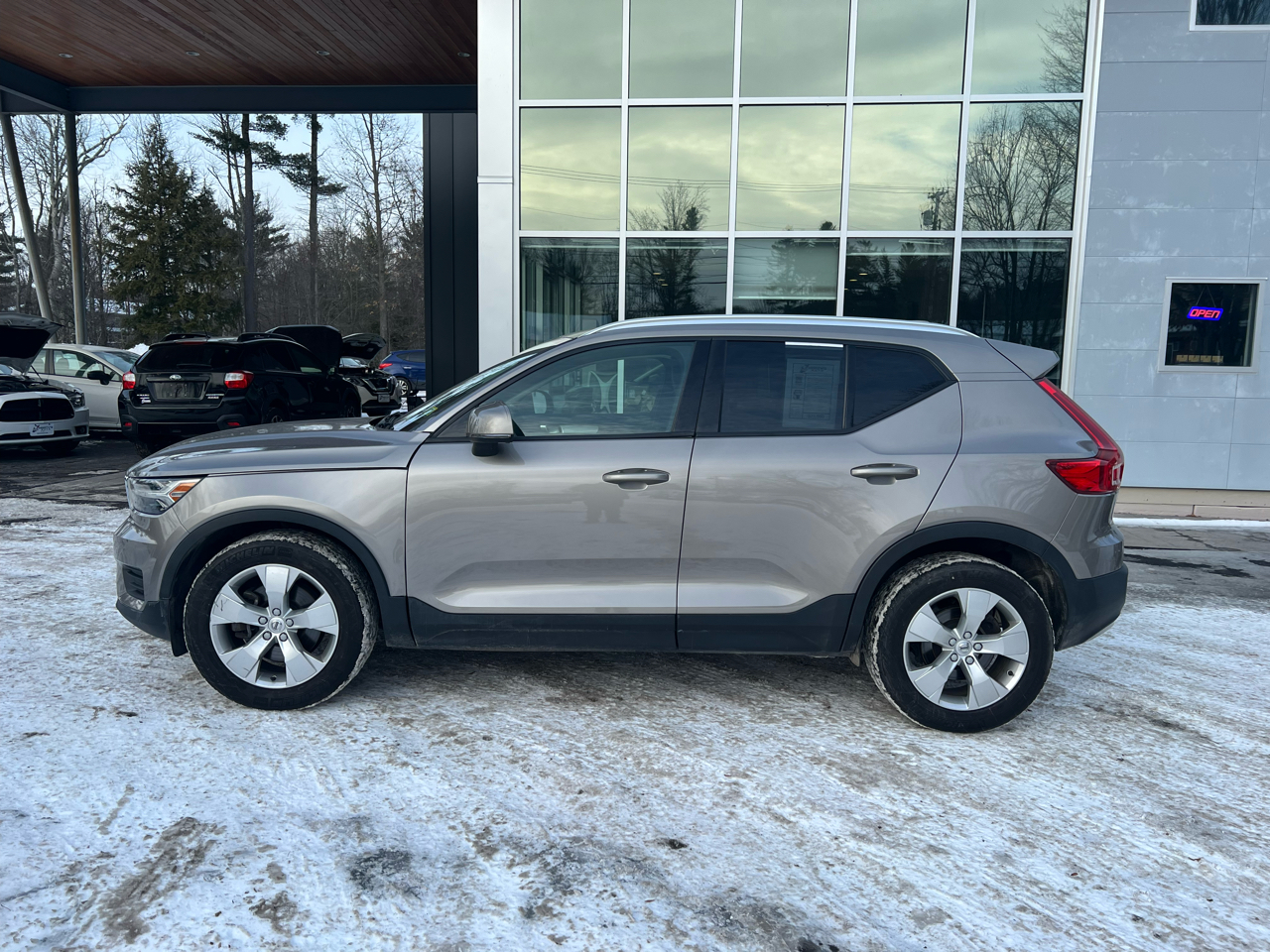 Volvo XC40 T5 - Momentum 4D SUV AWD 2022