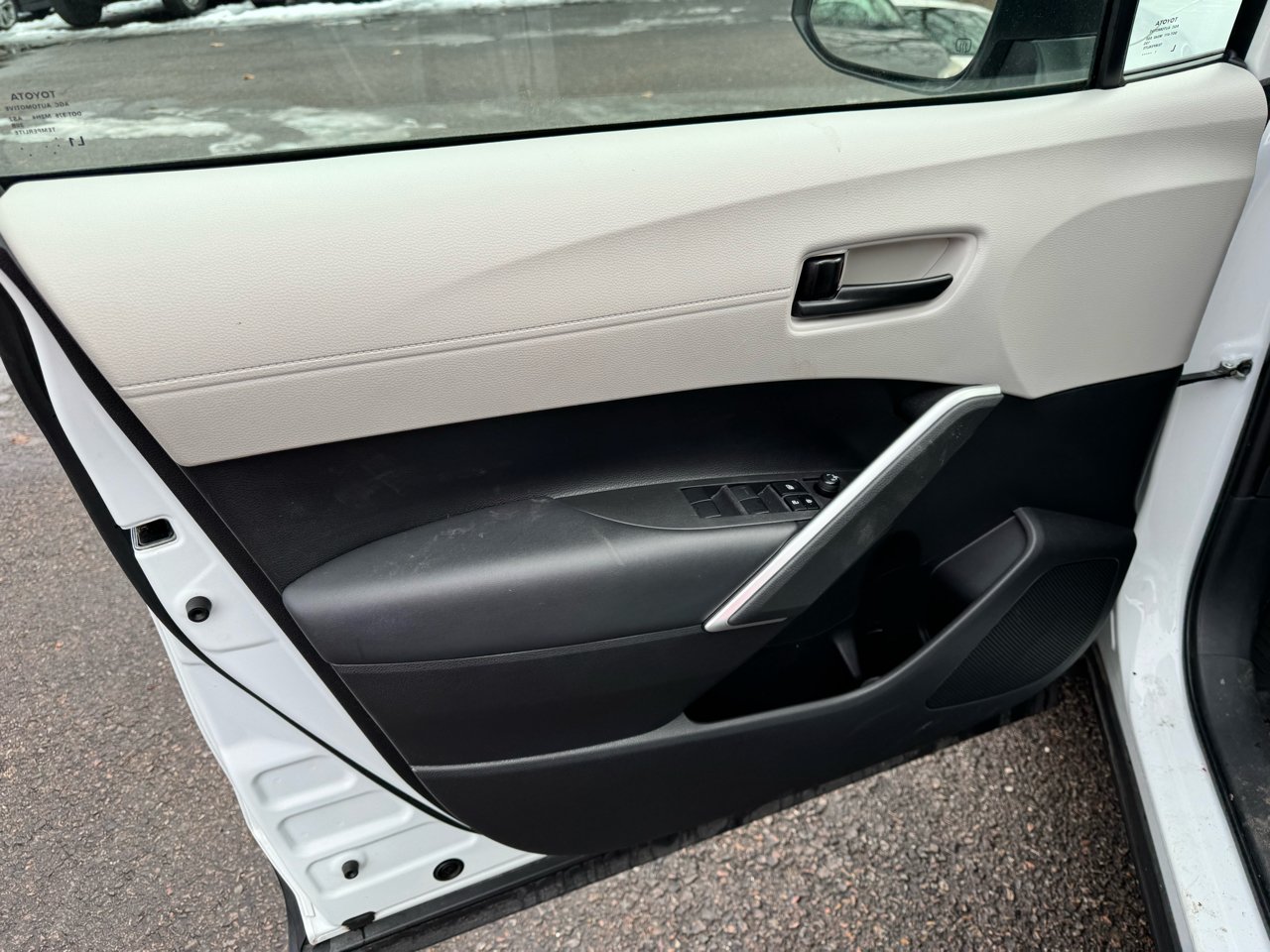 Toyota Corolla Cross L 4D SUV AWD 2022