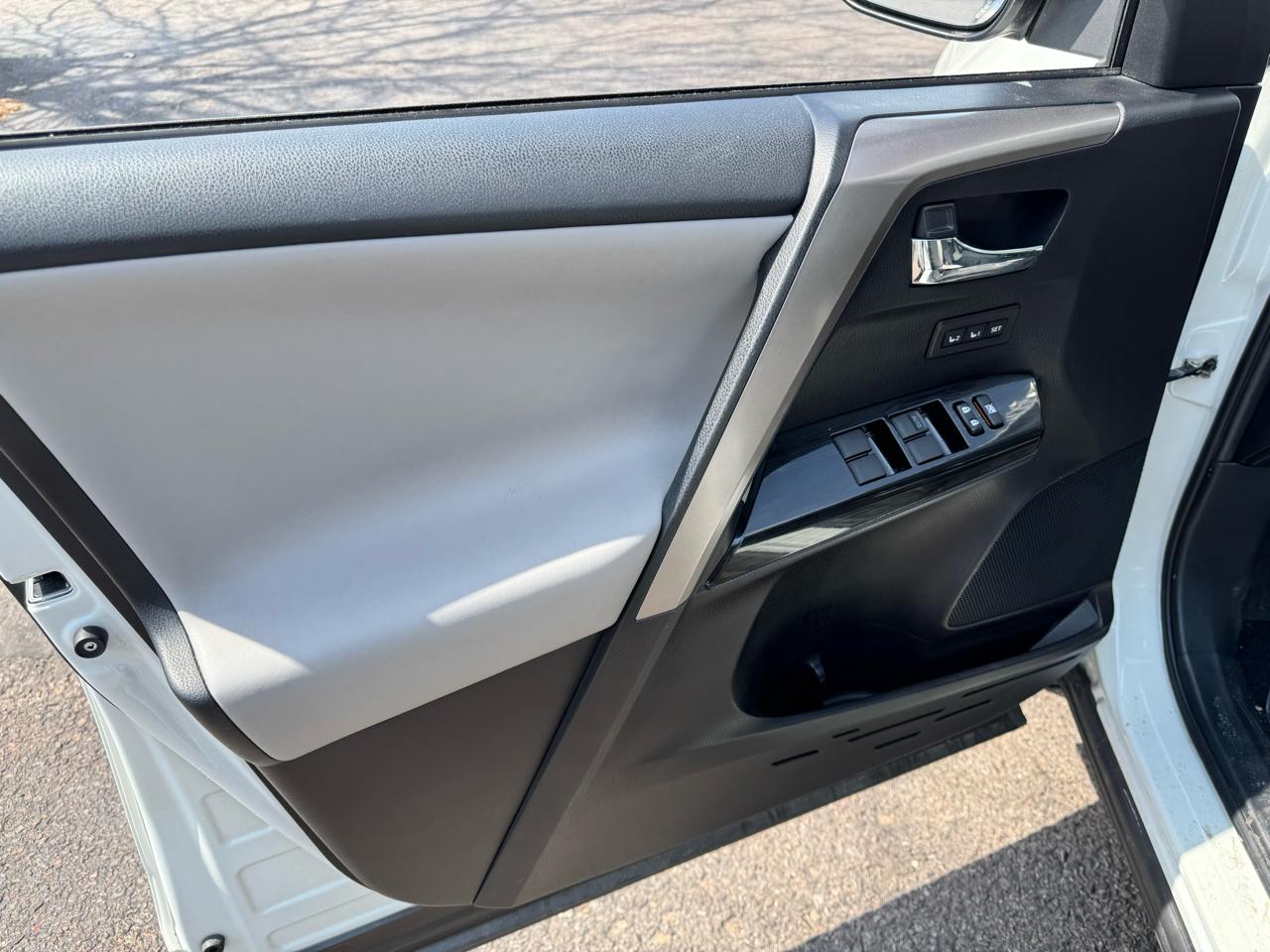 Toyota RAV4 Limited 4D SUV AWD 2018