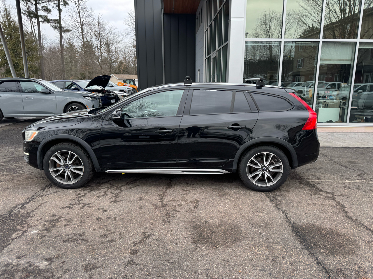 Volvo V60 T5 Cross Country 4D Wagon AWD 2016