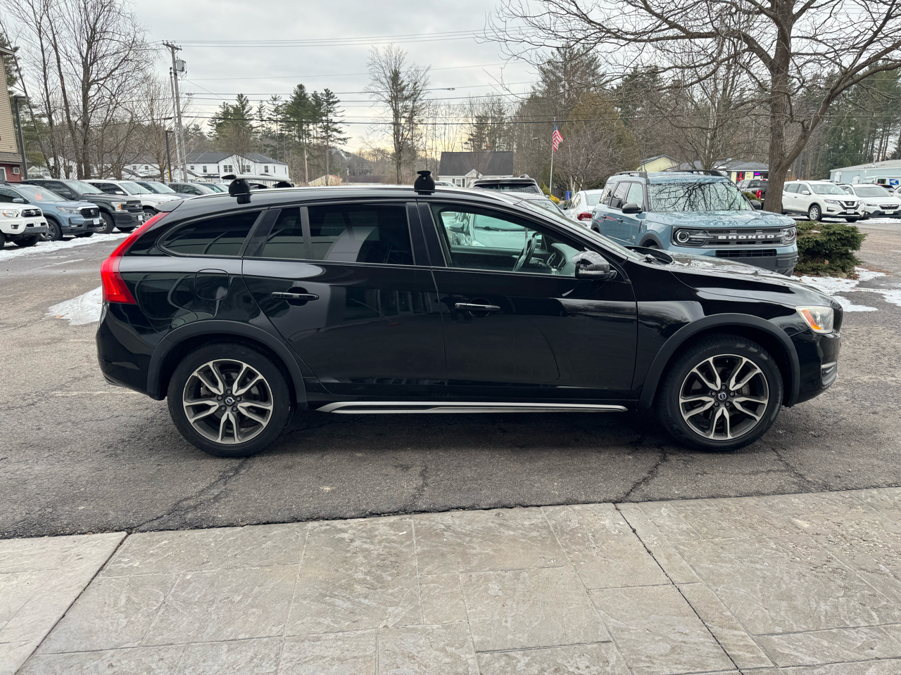 Volvo V60 T5 Cross Country 4D Wagon AWD 2016