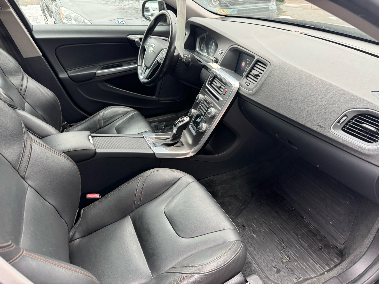 Volvo V60 T5 Cross Country 4D Wagon AWD 2016