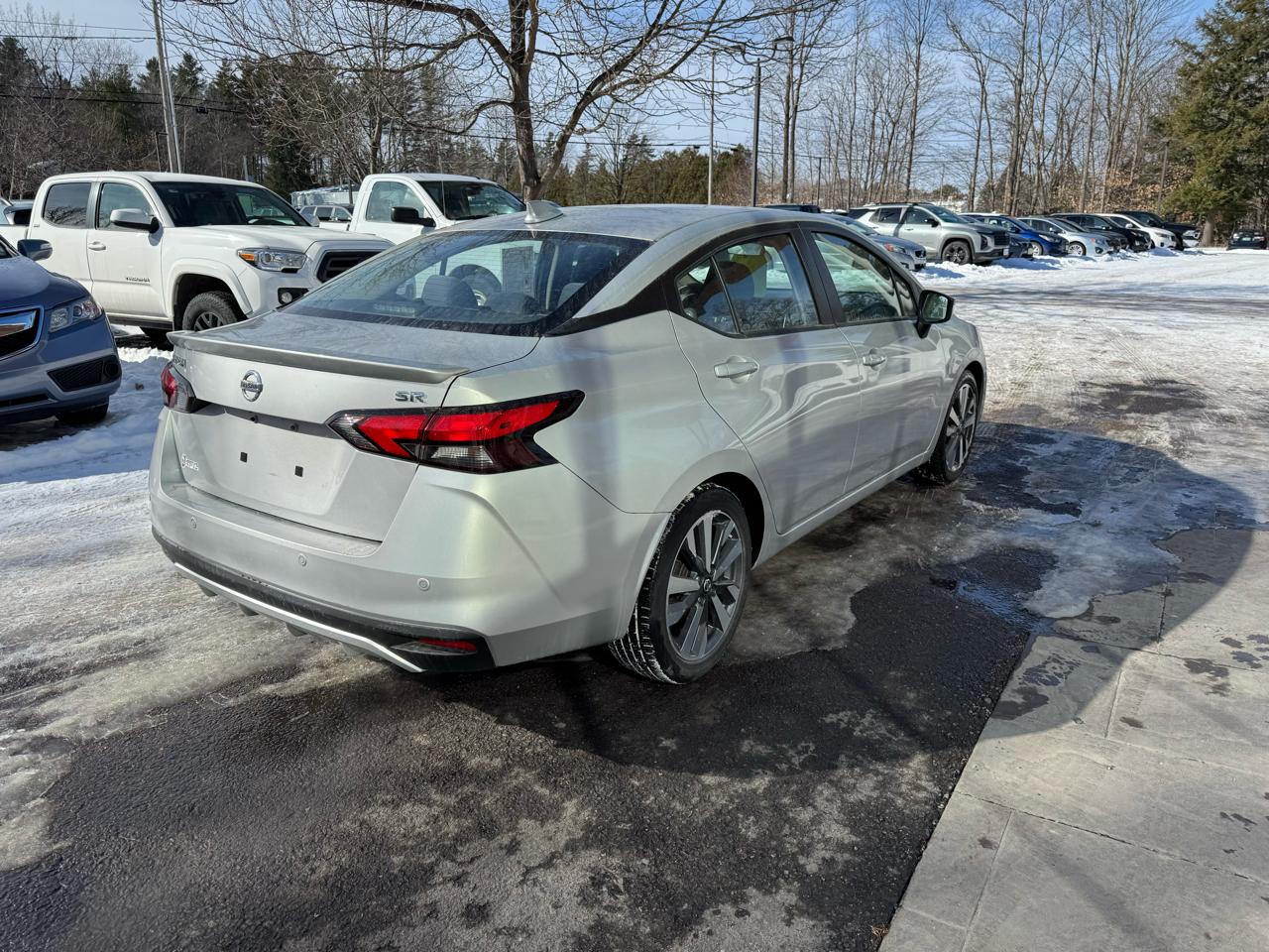 Nissan Versa SR 4D Sedan 2020