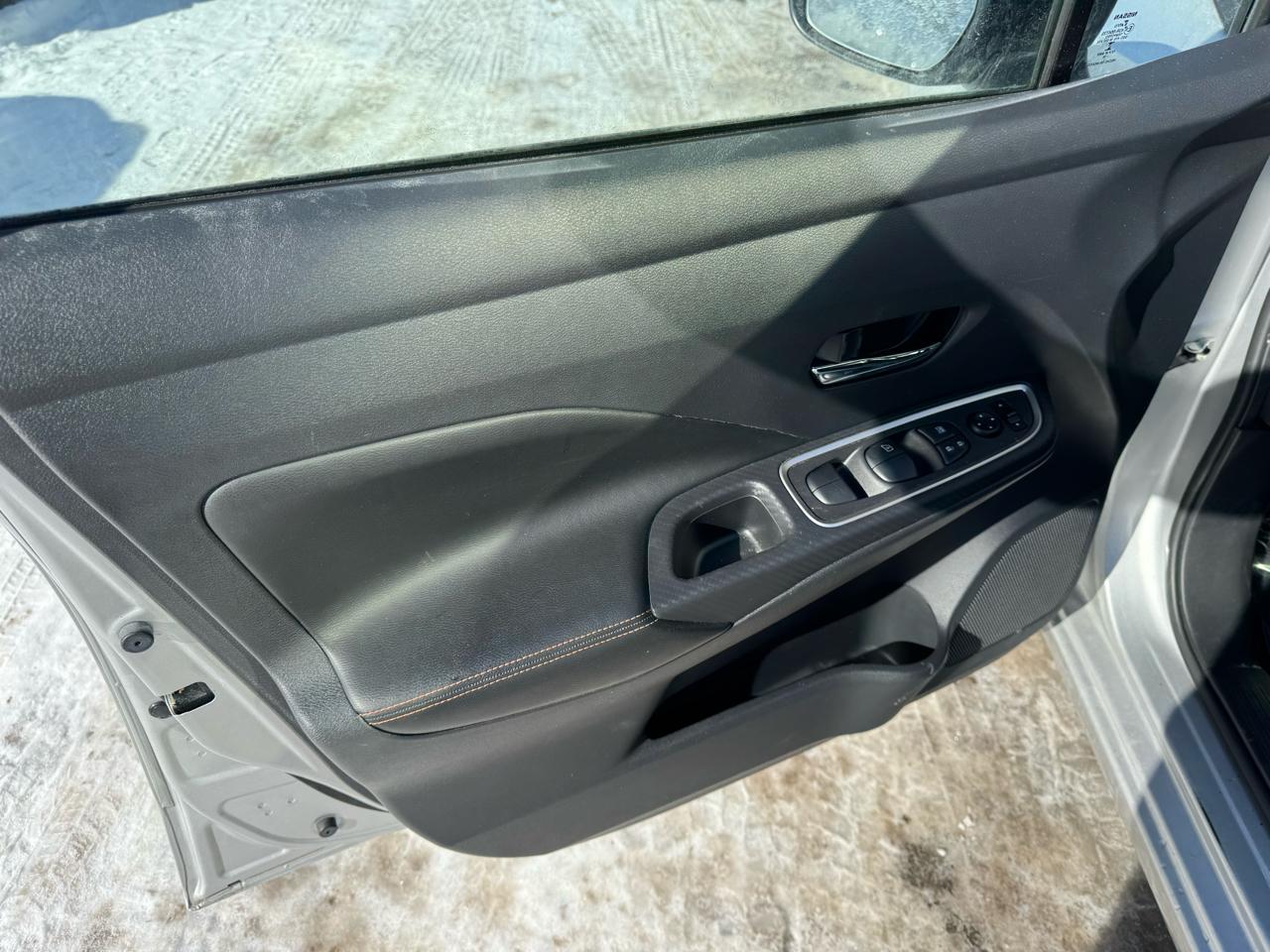 Nissan Versa SR 4D Sedan 2020