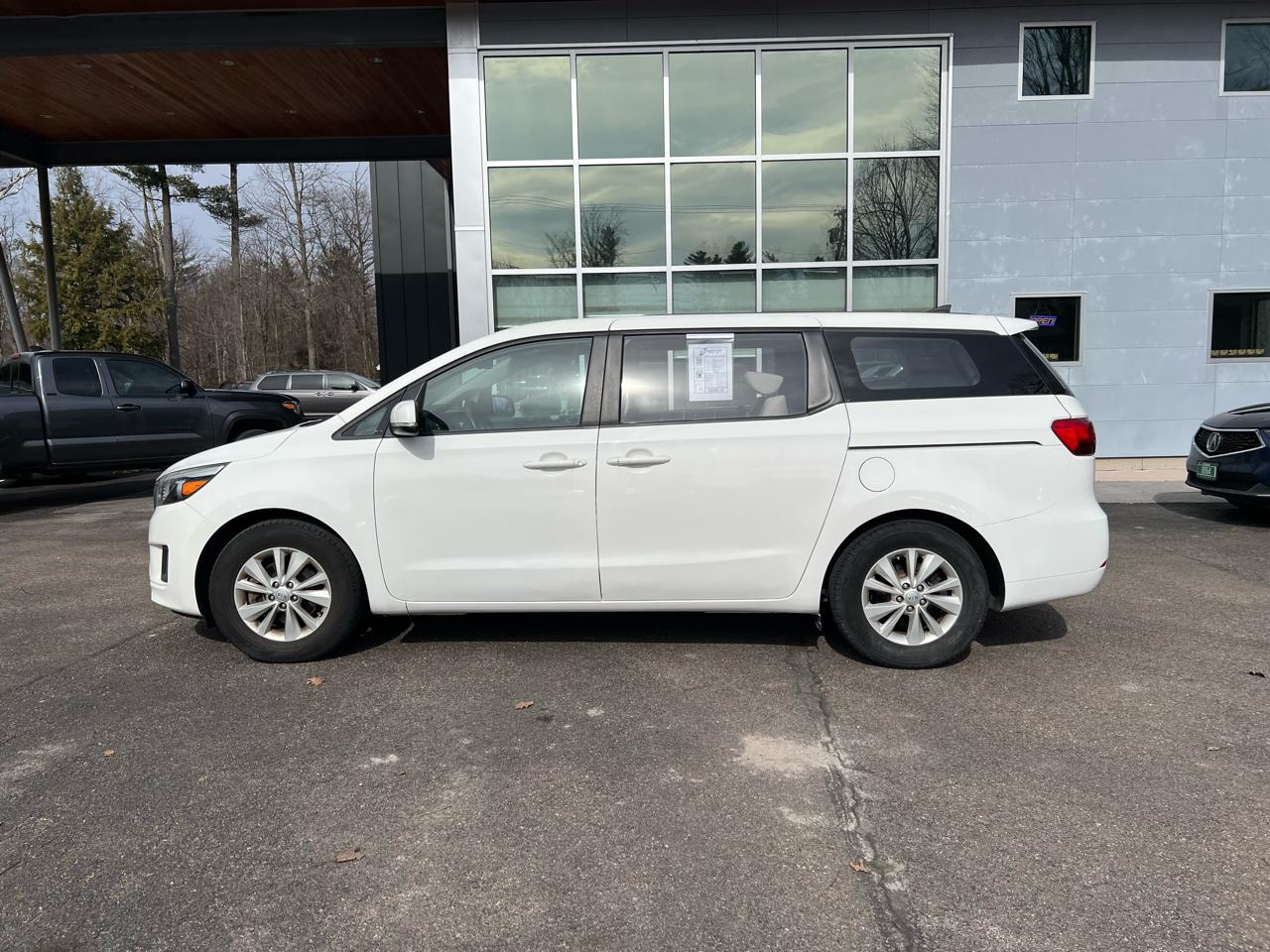 Kia Sedona L 4D Wagon 2016