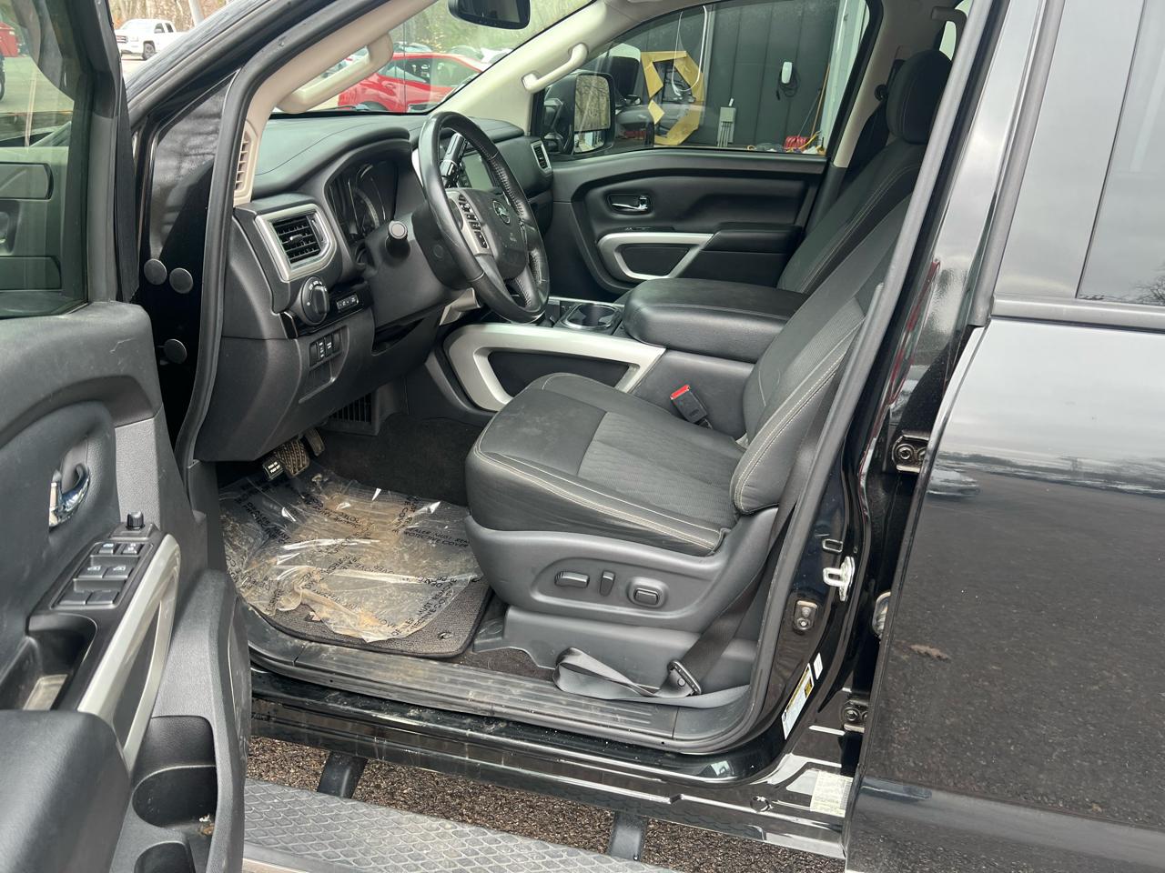 Nissan Titan XD SV Crew Cab 4WD 2019